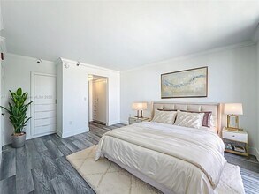 911 E Ponce De Leon Blvd in Coral Gables, FL - Building Photo - Building Photo