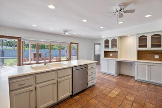 6035 E Calle Del Paisano in Scottsdale, AZ - Building Photo - Building Photo