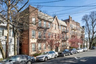 151 Daniel Low Ter in Staten Island, NY - Building Photo