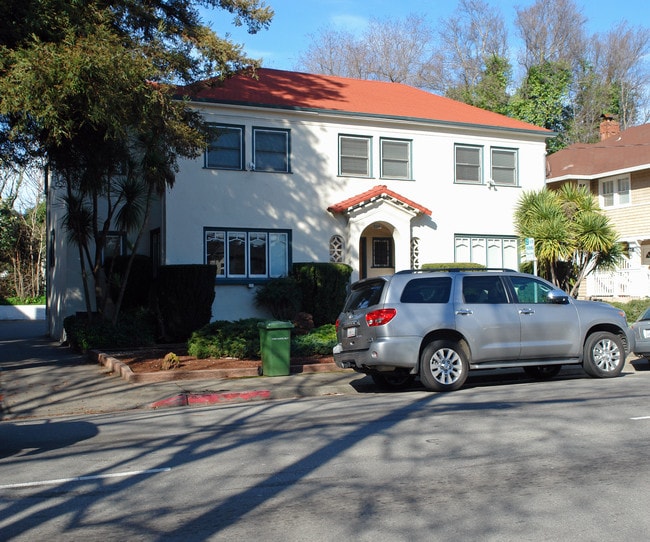 1111 Irwin St in San Rafael, CA - Foto de edificio - Building Photo