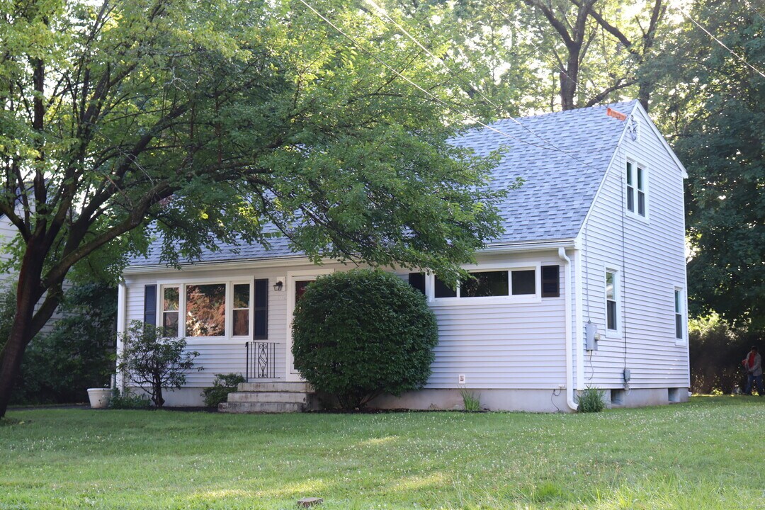 102 Federal St in West Hartford, CT - Building Photo
