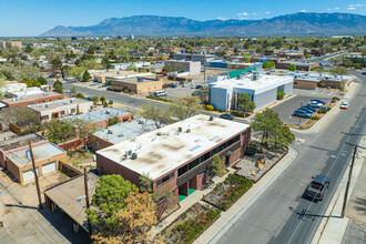 201 Manzano St NE in Albuquerque, NM - Foto de edificio - Building Photo