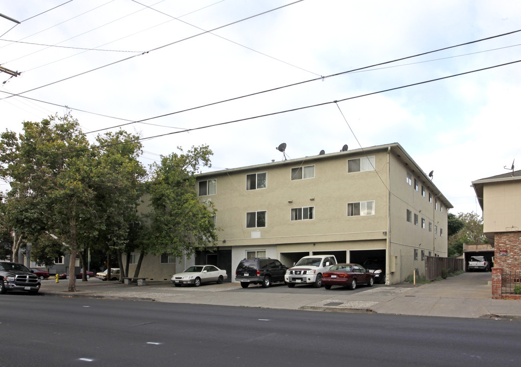 695 S 11th St in San Jose, CA - Building Photo