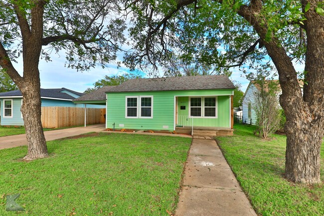 2073 Sayles Blvd in Abilene, TX - Building Photo - Building Photo