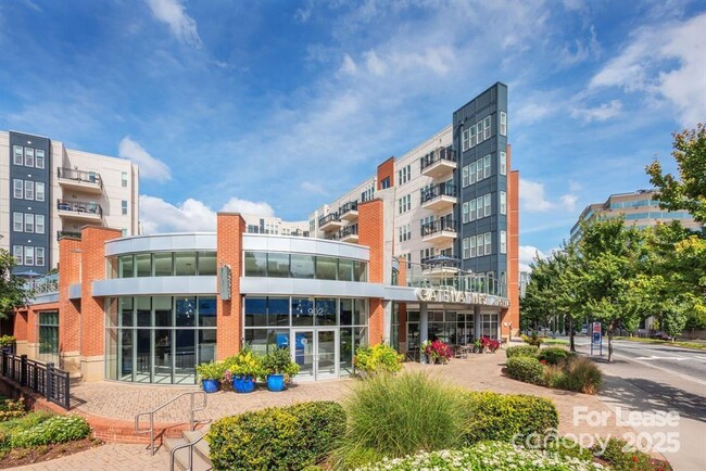 902 W 4th St in Charlotte, NC - Foto de edificio - Building Photo
