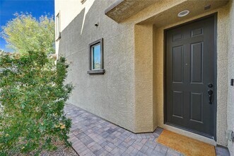 5958 Smith Valley Rd in Las Vegas, NV - Building Photo - Building Photo