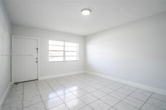 430-481 81st St in Miami Beach, FL - Foto de edificio - Building Photo
