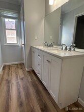 8 Starlight Ct in New Brunswick, NJ - Building Photo - Building Photo