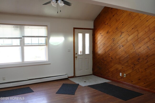 58 W Greystone Rd in Old Bridge, NJ - Foto de edificio - Building Photo