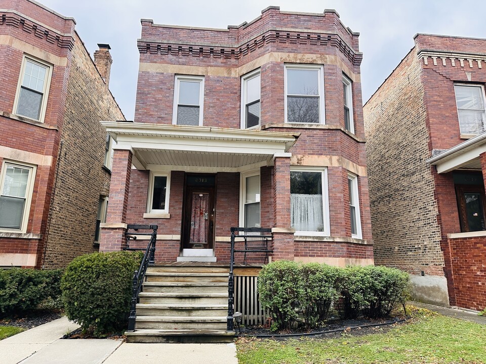 2313 N Springfield Ave in Chicago, IL - Building Photo