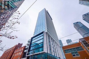 11 Charlotte St in Toronto, ON - Building Photo