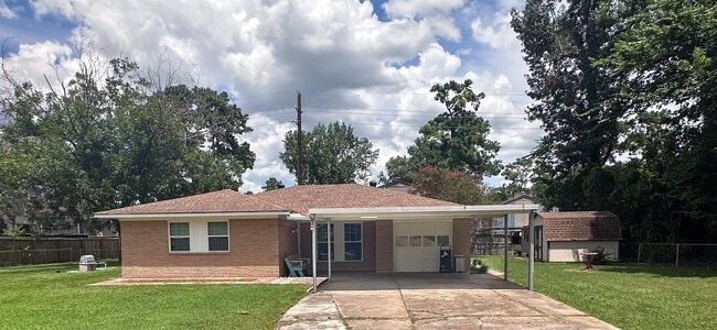 17706 Wild Oak Dr in Houston, TX - Building Photo - Building Photo