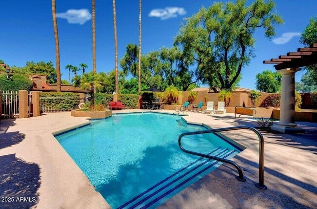 6945 E Cochise Rd in Paradise Valley, AZ - Building Photo - Building Photo