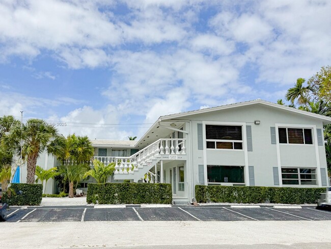 property at 915 Intracoastal Dr