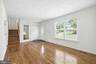 18202 Macrae Ct in Dumfries, VA - Building Photo - Building Photo