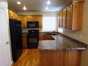 5129 W Amber Rose Ln in Herriman, UT - Foto de edificio - Building Photo