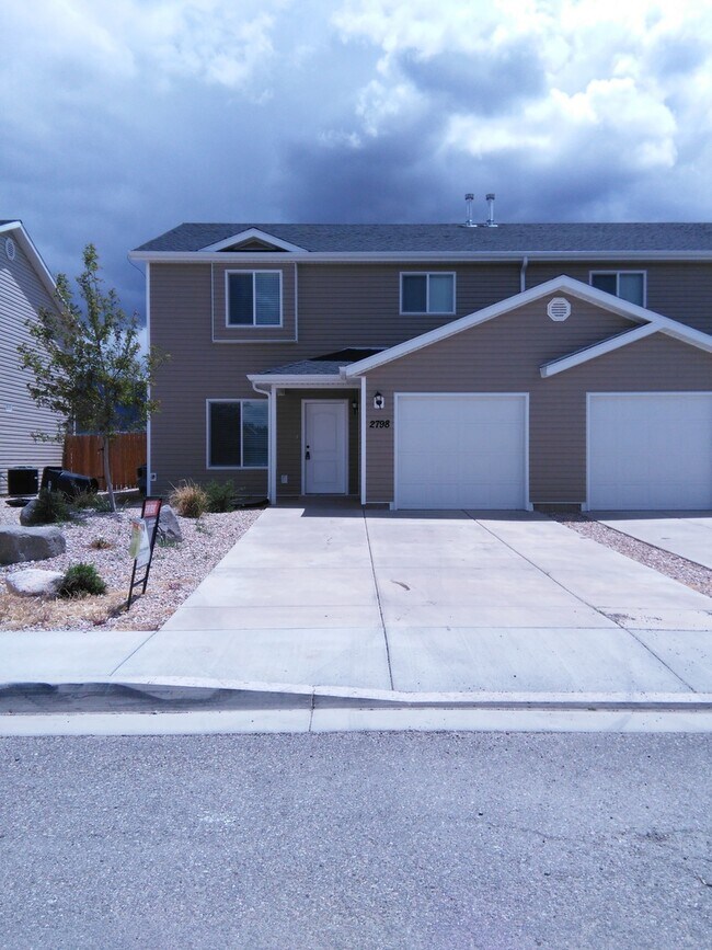 property at 2798 N Clark Pkwy