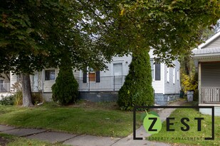 128 W Muir Ave in Hazel Park, MI - Building Photo