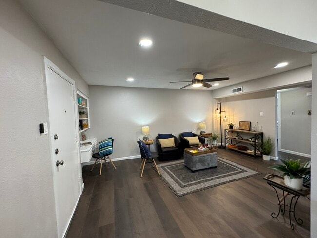 4512 Amesbury Dr, Unit C in Dallas, TX - Building Photo - Building Photo