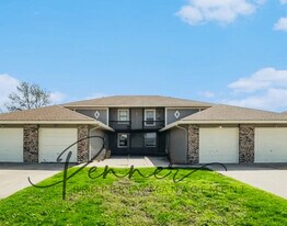 517 Sky Vue Dr in Raymore, MO - Building Photo
