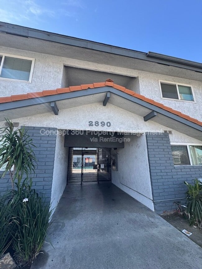 2890 E Artesia Blvd in Long Beach, CA - Foto de edificio - Building Photo