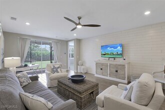 14663 Edgewater Cir in Naples, FL - Building Photo - Building Photo