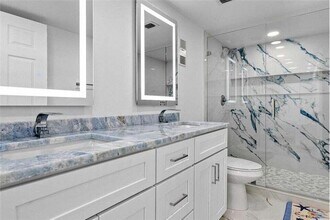 7076 Huntington Ln in Delray Beach, FL - Foto de edificio - Building Photo