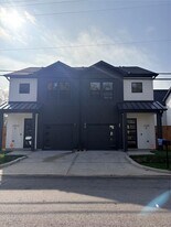2105 Esther Dr in Houston, TX - Building Photo