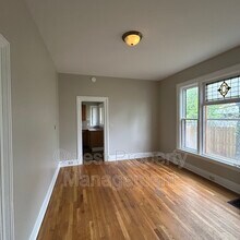 221 Hollister Ave SE in Grand Rapids, MI - Foto de edificio - Building Photo