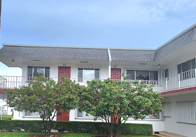 property at 3200 Lake Osborne Dr