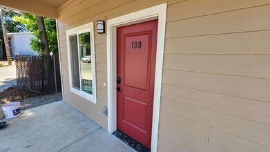 728 W 1st Ave in Chico, CA - Building Photo - Building Photo