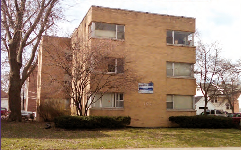 105 E John St in Champaign, IL - Foto de edificio