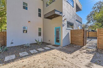 1600 Holly St in Austin, TX - Building Photo - Building Photo