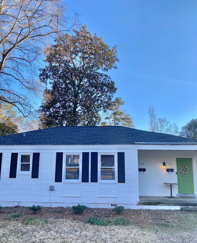 property at 1100 Lakeview Dr