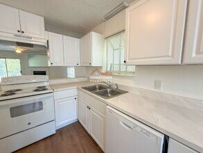 1500 E Johnson Ave in Pensacola, FL - Foto de edificio - Building Photo