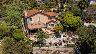 3245 Brookside Ln in Encinitas, CA - Building Photo
