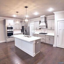 404 Tillane Pk Cir in Huntsville, AL - Building Photo - Building Photo