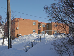 910 Forest St in St. Paul, MN - Foto de edificio - Building Photo