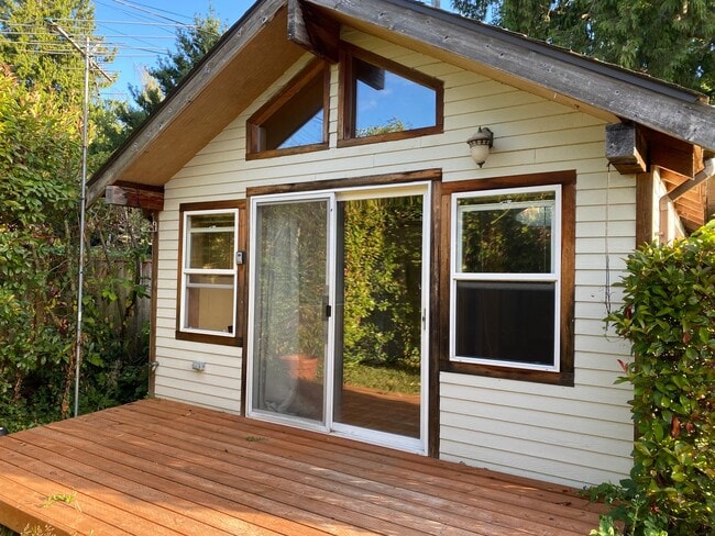 4915 Lake Washington Blvd S in Seattle, WA - Building Photo - Building Photo