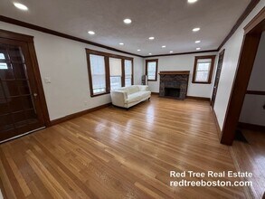 56 Edgecliff Rd in Watertown, MA - Foto de edificio - Building Photo