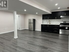 1177 Church St N in Ajax, ON - Building Photo