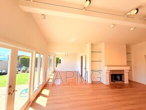 18446 Wakecrest Dr in Malibu, CA - Building Photo - Building Photo