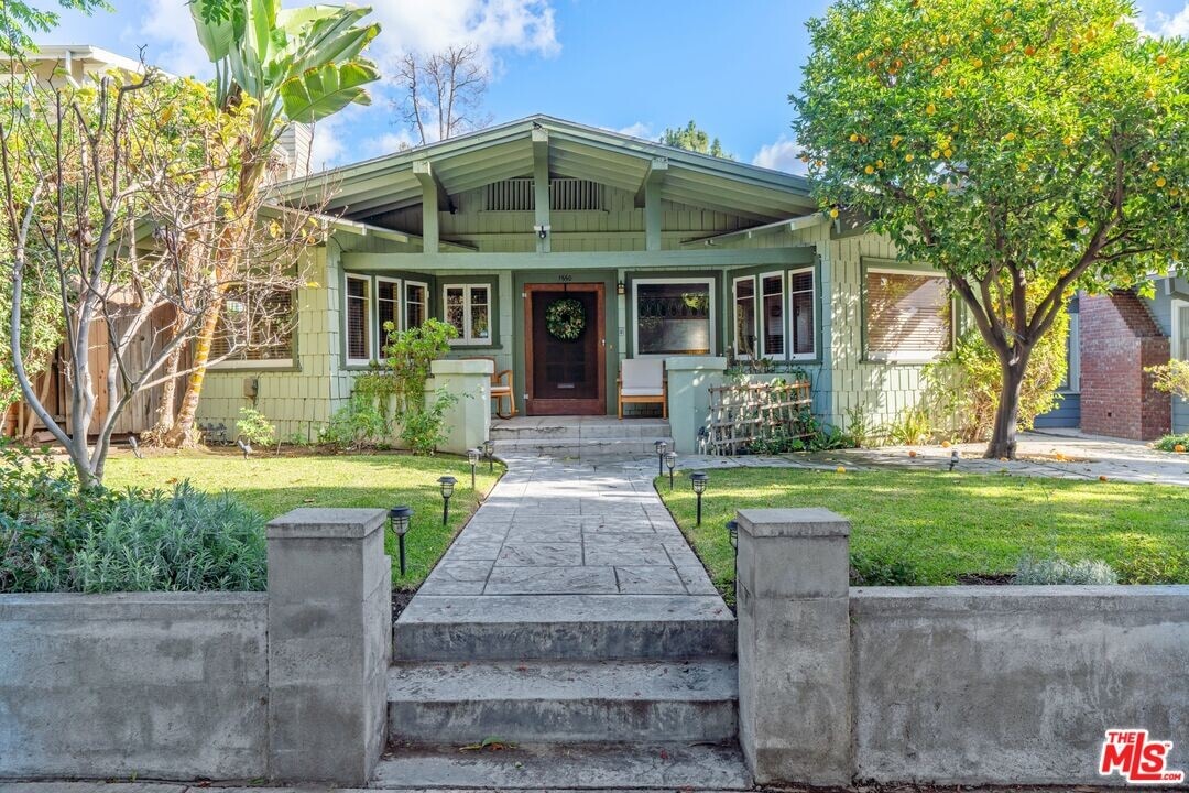 1550 N Sierra Bonita Ave in West Hollywood, CA - Building Photo
