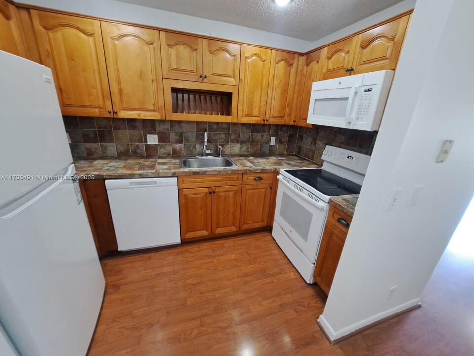 3261 NW 104th Ave in Coral Springs, FL - Building Photo