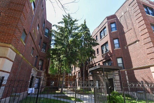 property at 7006 N Paulina St