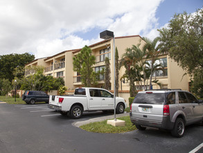 Del Rio Village Townhomes in Sunrise, FL - Building Photo - Building Photo