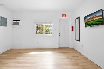 343 Van Buren St, Unit 5 in Hollywood, FL - Building Photo - Building Photo