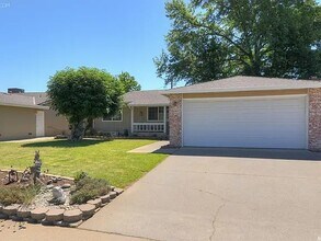 10644 Campana Way in Rancho Cordova, CA - Foto de edificio - Building Photo