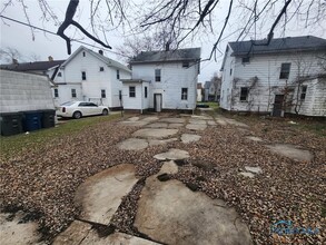 1748 Macomber St in Toledo, OH - Building Photo - Building Photo