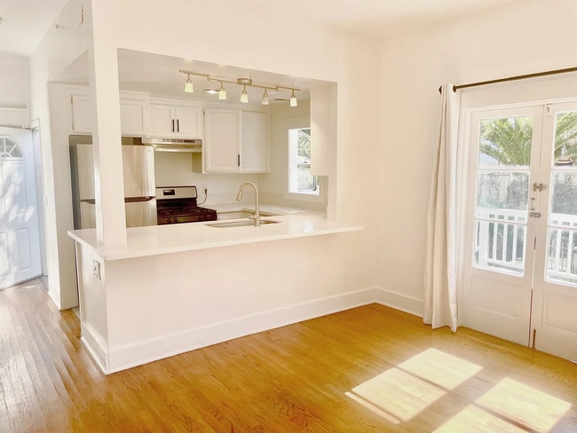 6002 Carlton Way in Los Angeles, CA - Building Photo - Building Photo